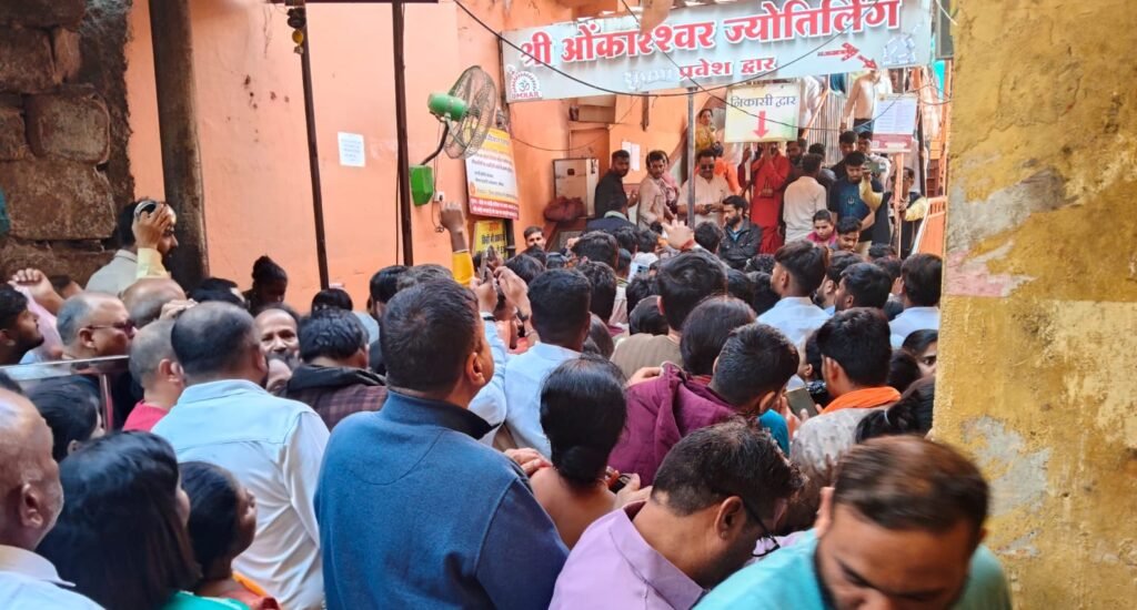 नववर्ष के पहले दिन ओंकारेश्वर में आस्था का सैलाब, 50 हजार श्रद्धालुओं ने किए ज्योतिर्लिंग दर्शन