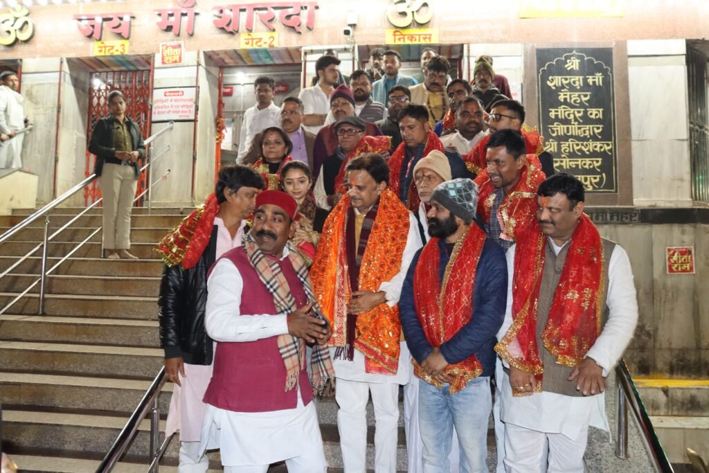नववर्ष के अवसर पर उप मुख्यमंत्री राजेंद्र शुक्ल ने मां शारदा के किए दर्शन