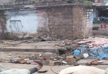 पुराना बस स्टैंड अतिक्रमण की चपेट में, व्यावसायिक कॉम्प्लेक्स से सुधर सकती है नपा की आर्थिक स्थिति