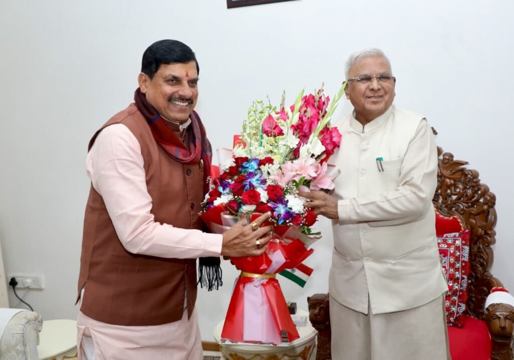 नववर्ष 2026 पर सीएम डॉ यादव की राज्यपाल मंगुभाई पटेल से सौजन्य भेंट, शुभकामनाओं का आदान-प्रदान