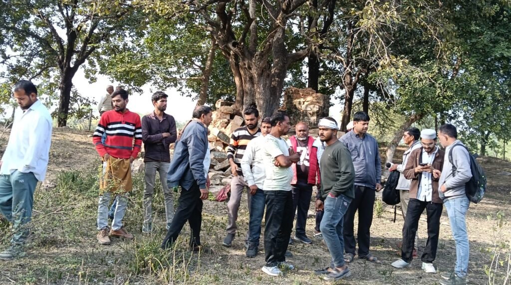रीवा में प्राचीन दरगाह को नुकसान, पुलिस जांच में जुटी