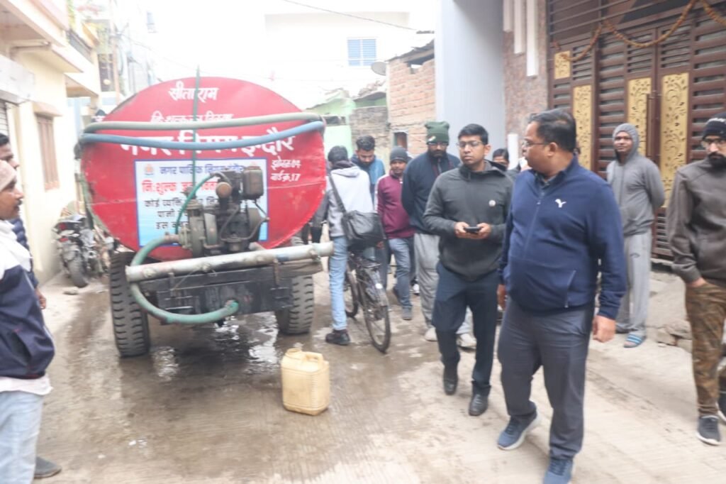 कलेक्टर शिवम वर्मा और नगर निगम आयुक्त क्षितिज सिंघल का भागीरथपुरा क्षेत्र का पुनः निरीक्षण