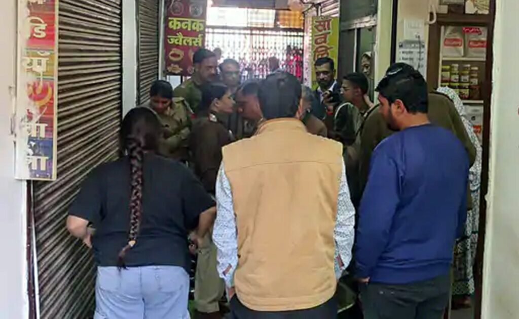 करोड़ों की देनदारी विवाद: पुलिस ने खोली सत्यम ज्वैलर्स की सील, निवेशकों में आक्रोश
