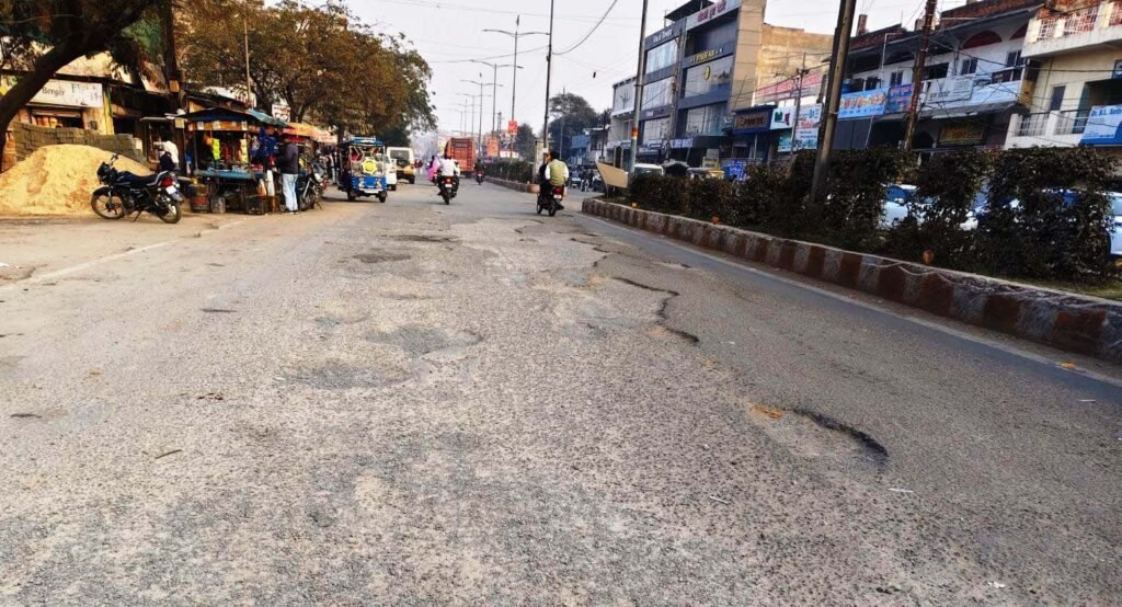 बैढ़न-नवजीवन बिहार की सड़क दो महीने से विवादों में अटकी