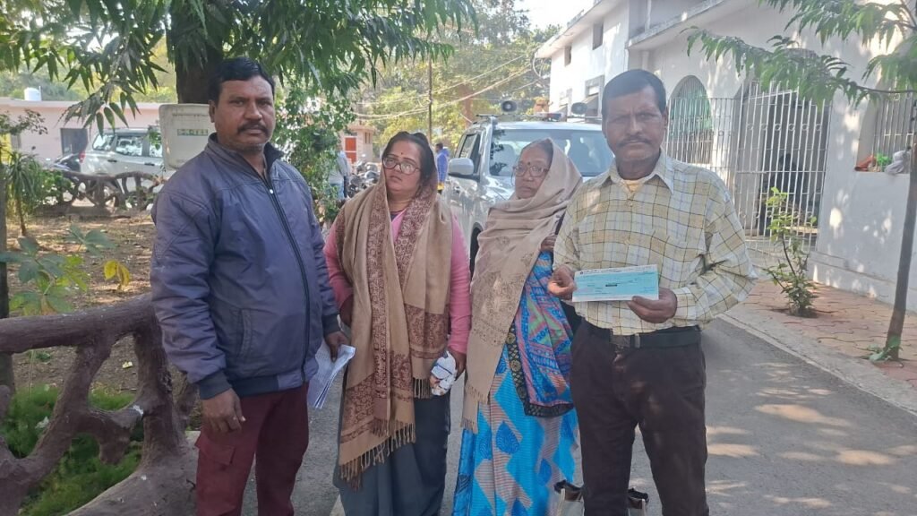 हेड कांस्टेबल पर सरकारी नौकरी लगाने के नाम पर साढ़े सात लाख हड़पने का आरोप