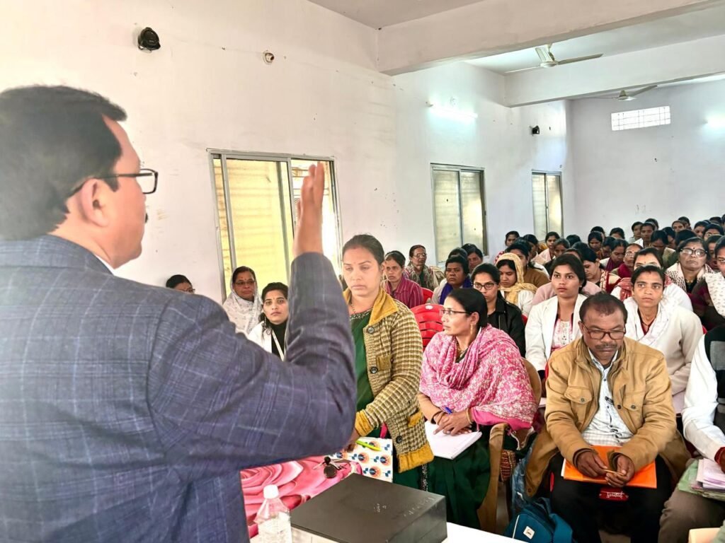 अस्पताल का निरीक्षण सुपरवाईजर,सीएचओ एवं दो एएनएम को शोकाज नोटिस