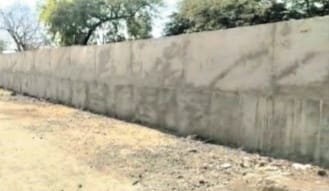 रेलवे ने बनाई बाउंड्रीवाल हादसों में आई कमी