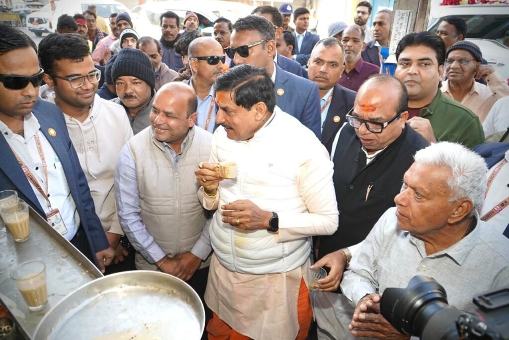 अरे भाई आपने चाय पिलाई है पैसे तो लेने पड़ेंगे, मुख्यमंत्री की सादगी का हर कोई कायल-तेलीवाड़ा पर आमजन संग चाय पी