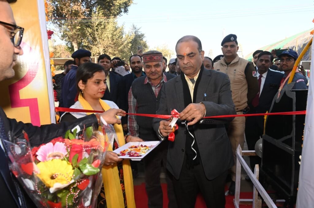 व्यापार मेले में रेल प्रदर्शनी का मंडल रेल प्रबंधक ने किया उद्घाटन