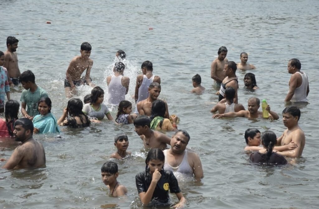 मौनी अमावस्या पर घाट-घाट उमड़ा जनसैलाब