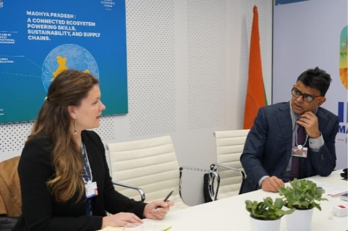 दावोस में एआई आधारित प्रोटीन नवाचार पर शिरू कंपनी के साथ चर्चा 