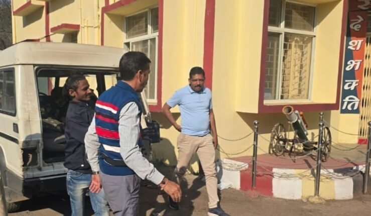 मानसिक रूप से कमजोर युवक से बर्बरता का वीडियो वायरल, दाढ़ी खींची और सिर मुंडाया; खिलचीपुर में मिला युवक