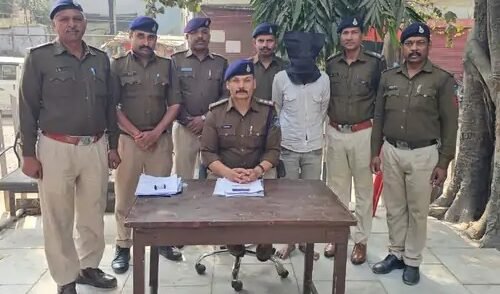 शातिर वाहन चोर नाबालिग साथी के साथ गिरफ्तार, 5 स्प्लेंडर बाइक बरामद