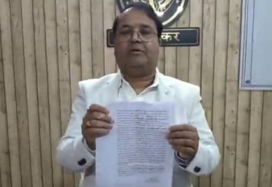 शंकराचार्य विवाद: अयोध्या में जीएसटी डिप्टी कमिश्नर ने दिया इस्तीफा, सीधे राज्यपाल को भेजा पत्र