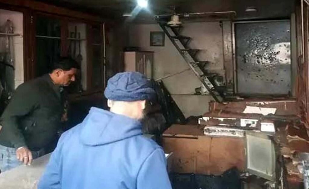 बन्दुक की दुकान में ब्लास्ट, 4 गंभीर झुलसे