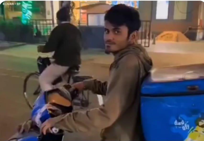 पटना में डिलीवरी बॉय निकला स्कूल का पुराना दोस्त, वीडियो ने छेड़ी गरिमा और गिग वर्क पर बहस
