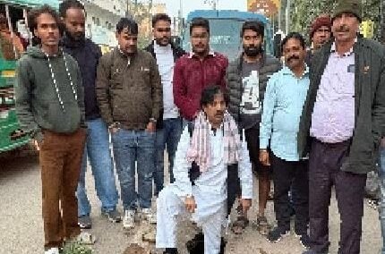 जीडीए के सामने सड़क धंसी, सुरंग निकली, कांग्रेस का प्रदर्शन