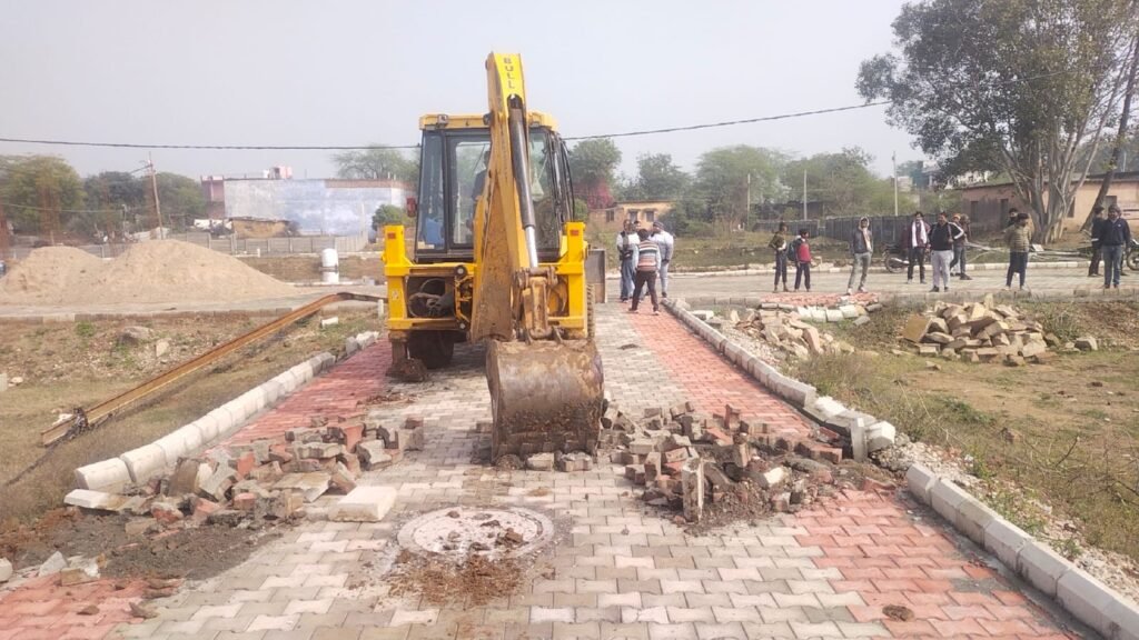 शहरी क्षेत्र में दो अवैध कॉलोनियों पर चला बुल्डोजर