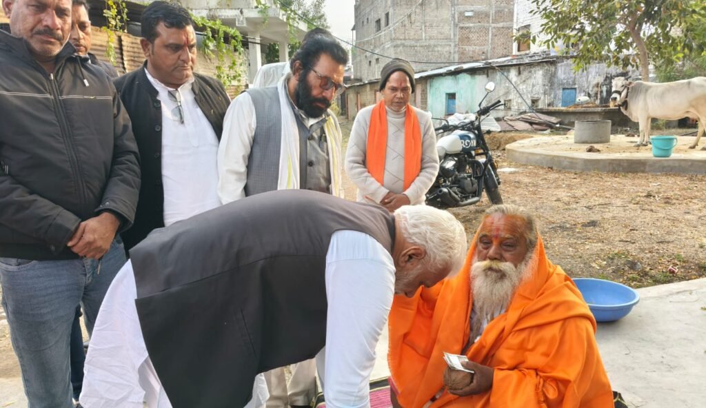 नर्मदा परिक्रमा कर लौटे महामंडलेश्वर रामकृष्ण दास का भव्य स्वागत