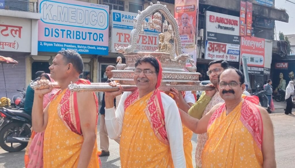 विशाल शोभायात्रा के साथ श्री सिद्धचक्र महामंडल विधान का शुभारंभ