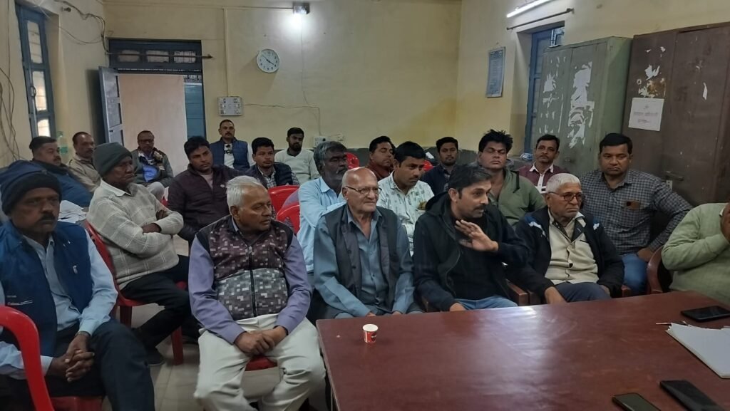 मंडी में चार दिन से चल रही व्यापारियों की अनिश्चितकालीन हड़ताल खत्म