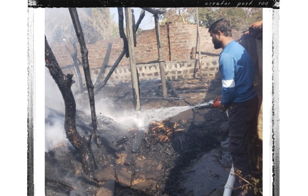 खतेड़ा कला में मवेशी के कोठे में आग लगने से 2 गौवंश झूलसे 