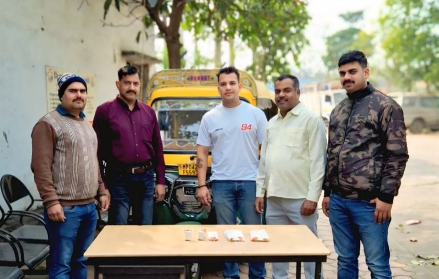 क्राइम ब्रांच ने ड्रग्स की तस्करी करते पकड़ा, शाहरूख और सलमान गिरफ्तार