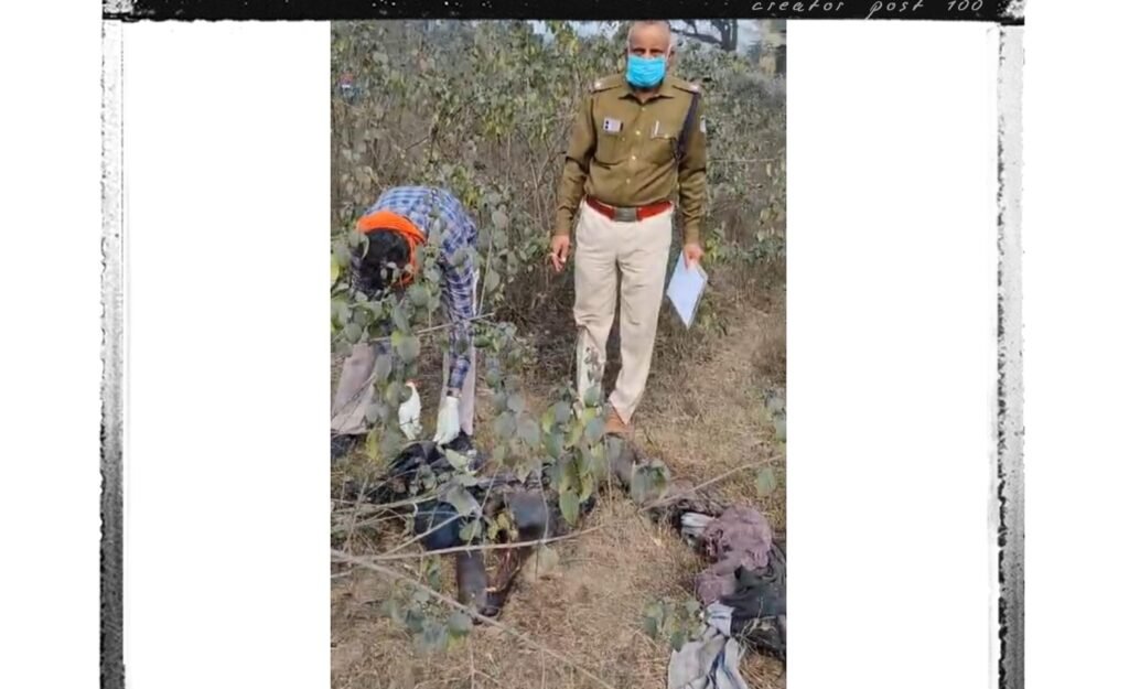 रेलवे स्टेशन के पीछे अज्ञात व्यक्ति का शव मिलने से सनसनी