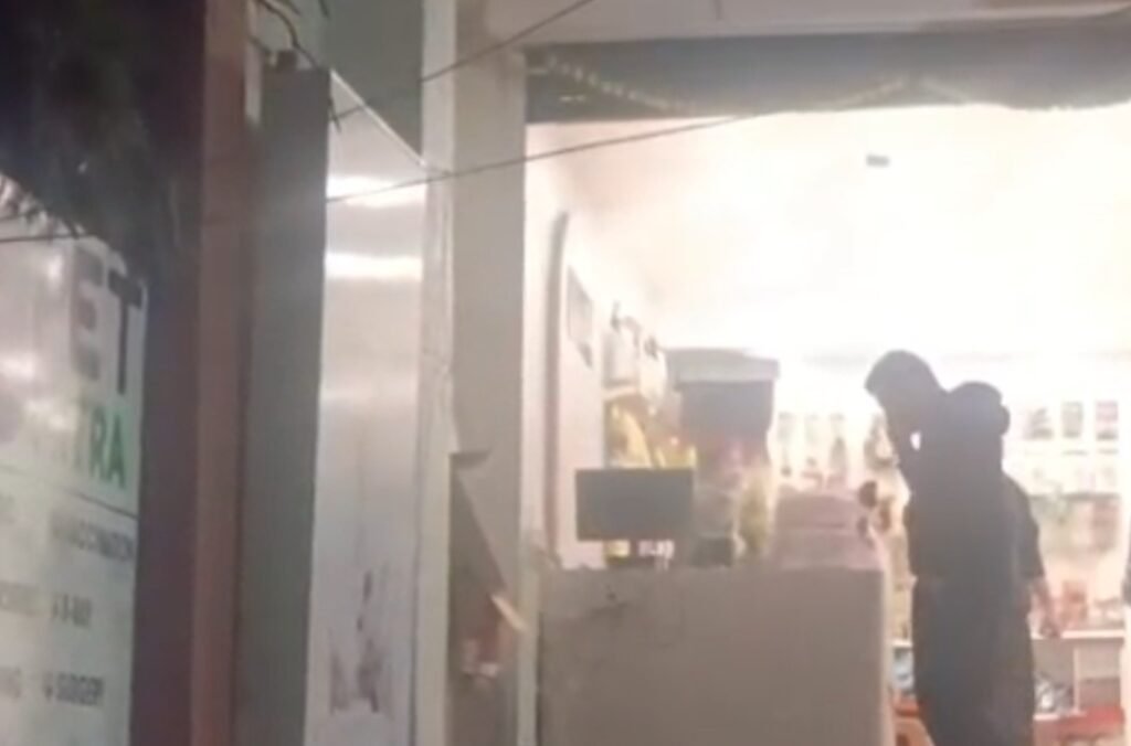 इलाज के दौरान दो पालतू कुत्तों की मौत, पेट क्लीनिक के डॉक्टर और स्टाफ पर एफआईआर