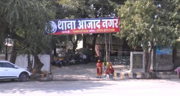 पुरानी रंजिश में नाबालिग और मां से की मारपीट