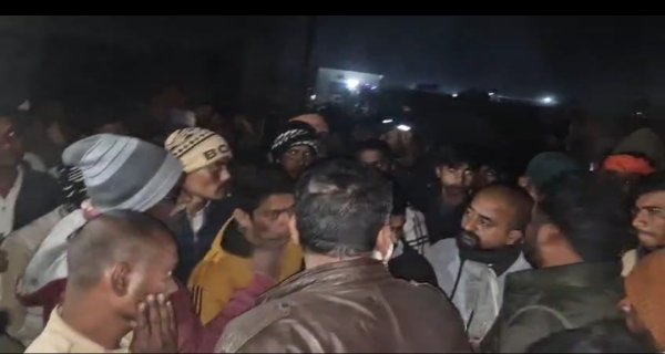 हादसे में बाइक सवार पिता-पुत्र की मौत