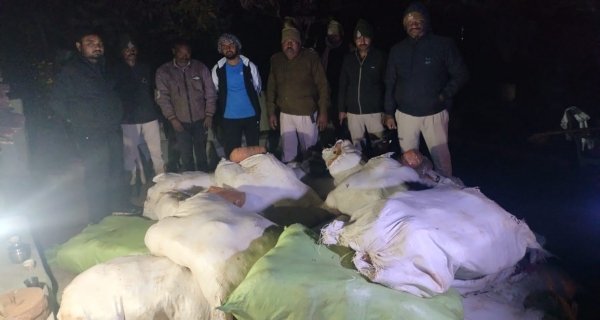  भूसे वाले कमरे में भरा मिला 4 क्विंटल गांजा