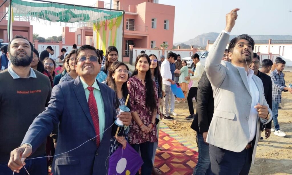 सिंगरौली मेडिकल कॉलेज में कलेक्टर और छात्रों ने जमकर लड़ाई पतंगें