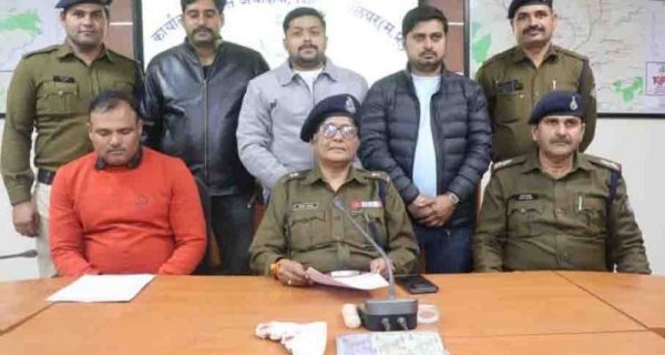 ऑटोमोबाइल्स व्यापारी से लूट करने वाले 4 लुटेरे गिरफ्तार