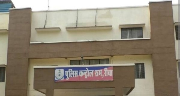 पुलिस लाइन कालोनी में पाइप लाइन टूटने से भरा पानी