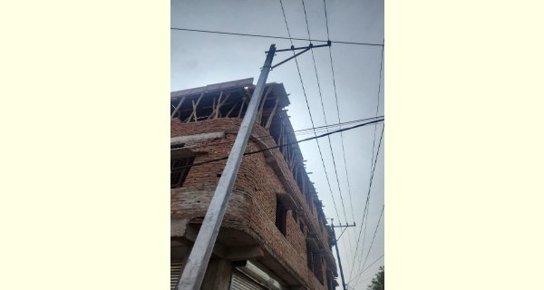 33 केवी लाइन से करंट लगने पर मजदूर गंभीर घायल