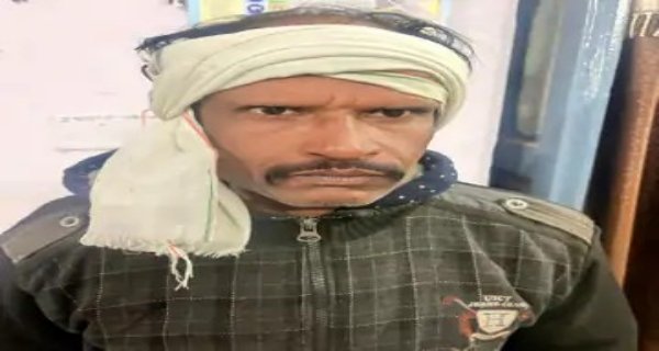 स्टूडियो संचालक को मारा चाकू