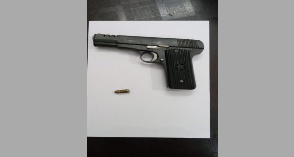 कार से बिल्डर की पिस्टल चोरी