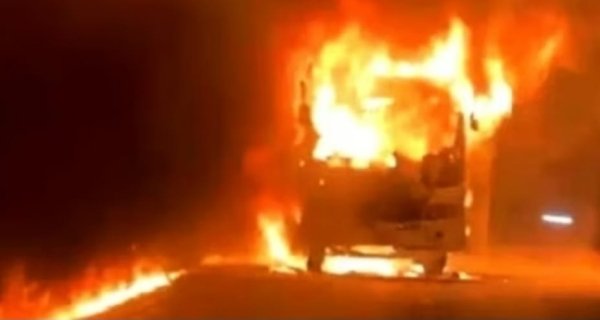 बस में लगी आग, सभी यात्री सुरक्षित