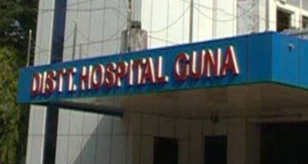 सड़क किनारे टायर चेक कर रहे ड्राइवर को ट्रक ने रौंदा