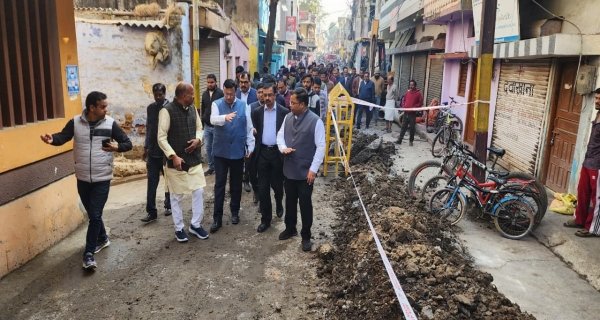 मंडलोई और राजन ने किया भागीरथपुरा क्षेत्र का भ्रमण