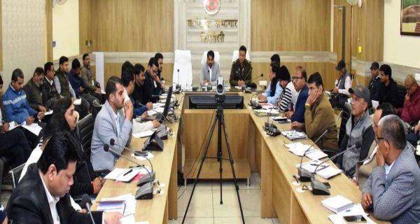 सभी कार्यालयों में महत्वपूर्ण भवनों को तिरंगा रंगो की लाईट से सजाएं: गौरव