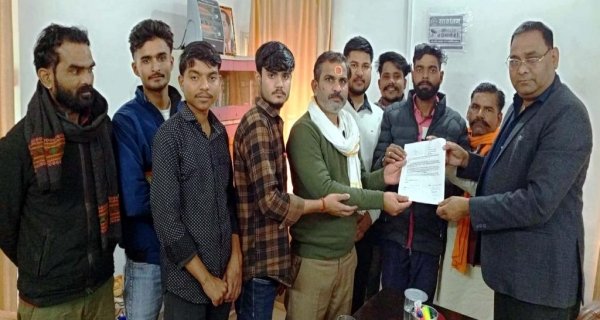 यूजीसी के संबंध में राष्ट्रपति के नाम एसडीएम को सौंपा ज्ञापन