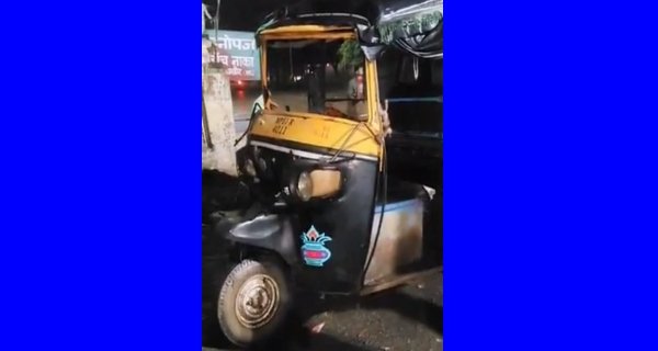 बीच रास्ते में उतारा, यात्री पर चढ़ाई ऑटो