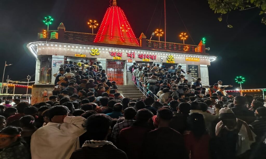 नववर्ष पर माँ शारदा के दर्शन को उमड़ा जनसैलाब