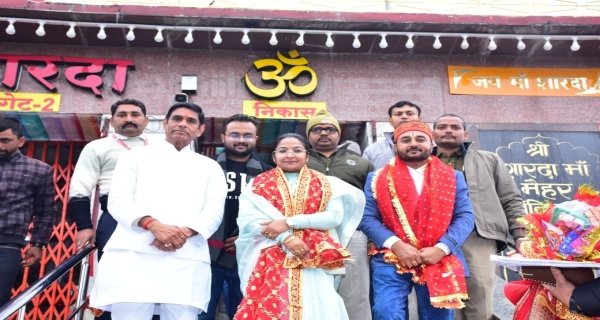 राज्यमंत्री श्रीमती प्रतिमा बागरी ने किये मां शारदा देवी के दर्शन