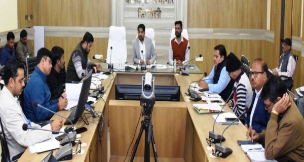 सीएम हेल्प लाईन में लंबित शिकायतों का अधिकारी शीघ्र करें निराकरण : गौरव