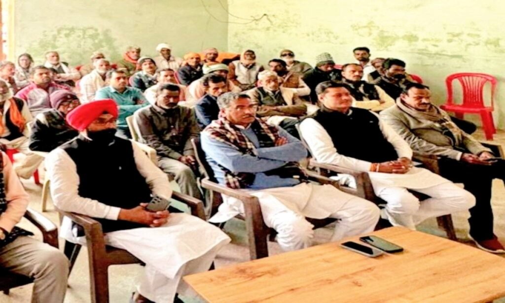 चंदेरी में बूथ क्रमांक 40 पर हितानंद ने कार्यकर्ताओं संग सुना प्रधानमंत्री मोदी का मन की बात