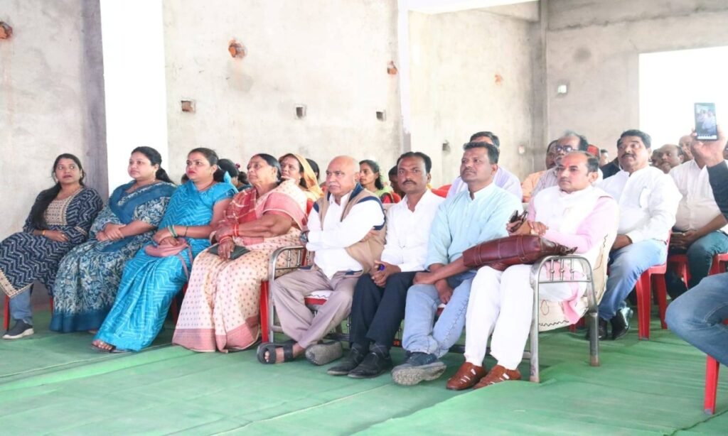 बूथ अध्यक्ष के निवास पर सामूहिक रूप से सुना गया प्रधानमंत्री मोदी का मन की बात