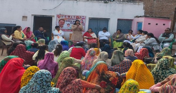 मनरेगा बचाओ संग्राम: महिला कांग्रेस की प्रदेश अध्यक्ष रीना बोरासी शामिल हुईं